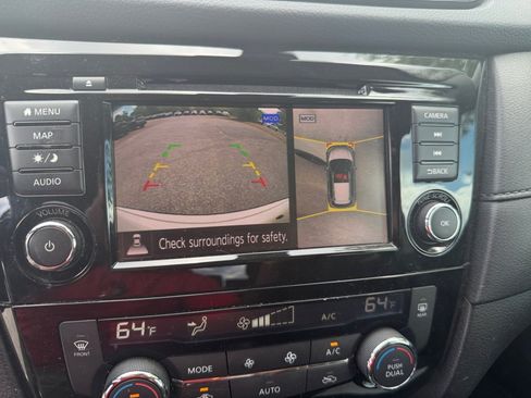 Used 2019 Nissan Rogue SV w/ Premium Package FWD image 21