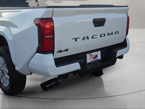 Certified 2026 Toyota Tacoma SR5 AWD/4WD image 12