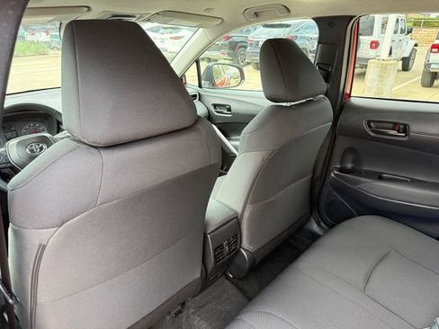 Used 2025 Toyota Corolla Cross LE image 25