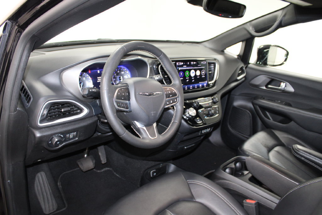 Used 2025 Chrysler Pacifica Select FWD image 22