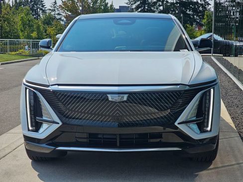 New 2026 Cadillac Lyriq Luxury AWD/4WD image 8