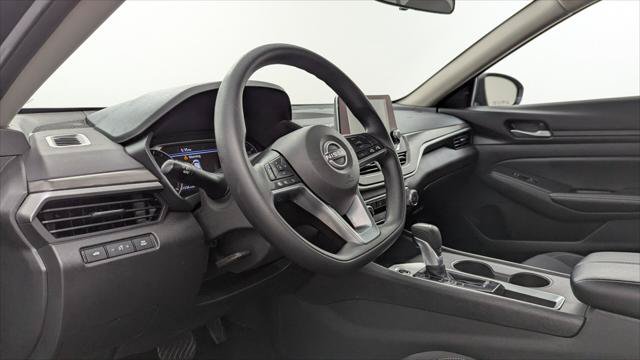 Used 2025 Nissan Altima 2.5 SV FWD image 23