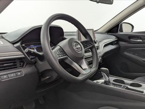 Used 2025 Nissan Altima 2.5 SV FWD image 23