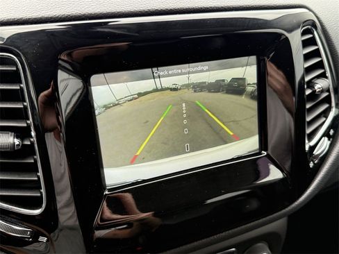 Used 2020 Jeep Compass Latitude image 24