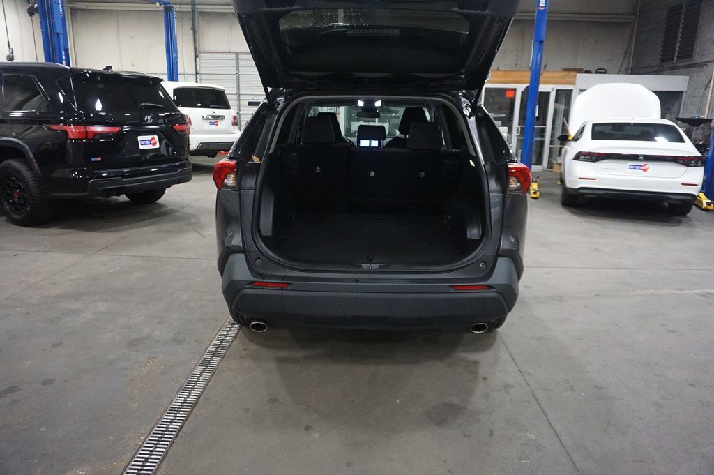 Used 2023 Toyota RAV4 XLE FWD image 17