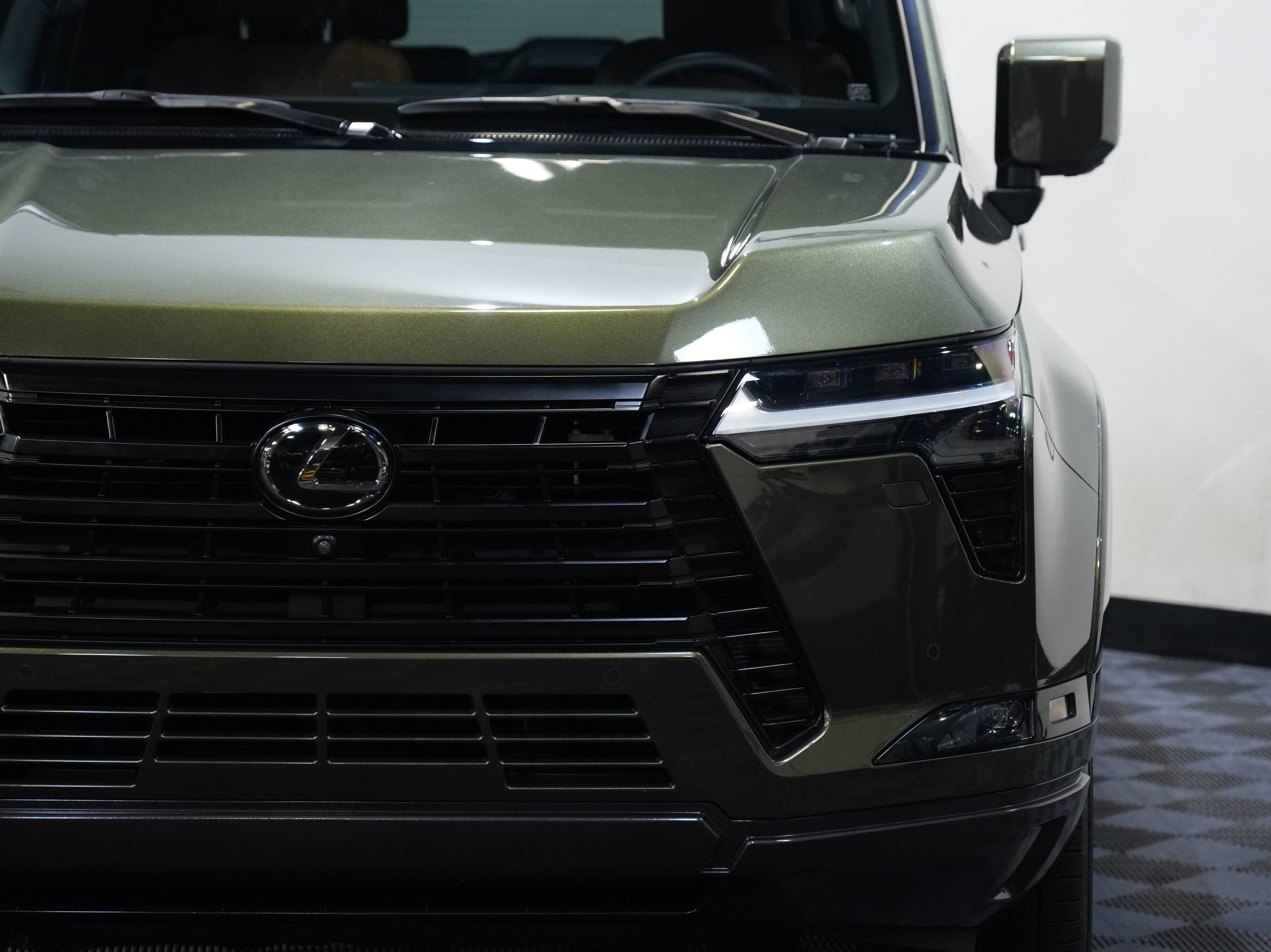 Used 2025 Lexus GX 550 w/ Accessory Package (Z1) AWD/4WD image 10