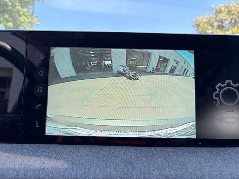 Used 2025 Nissan Kicks SV FWD image 18
