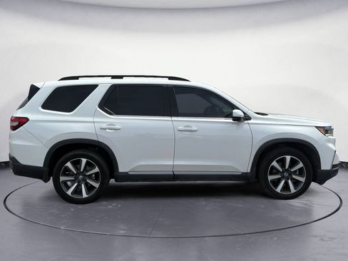 Used 2023 Honda Pilot Touring image 6