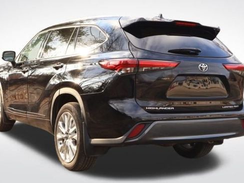 Used 2020 Toyota Highlander Limited image 25