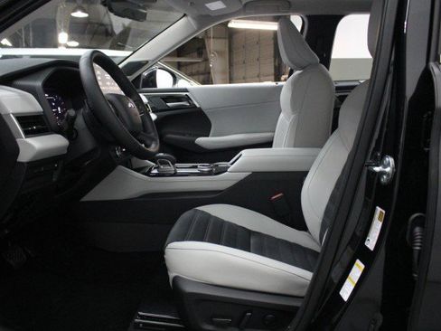 New 2026 Mitsubishi Outlander SE image 6