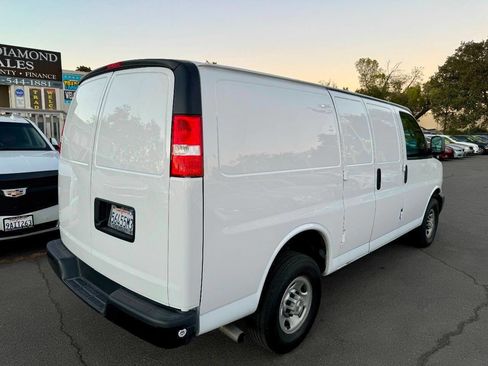 Used 2022 Chevrolet Express 3500 w/ Driver Convenience Package image 9