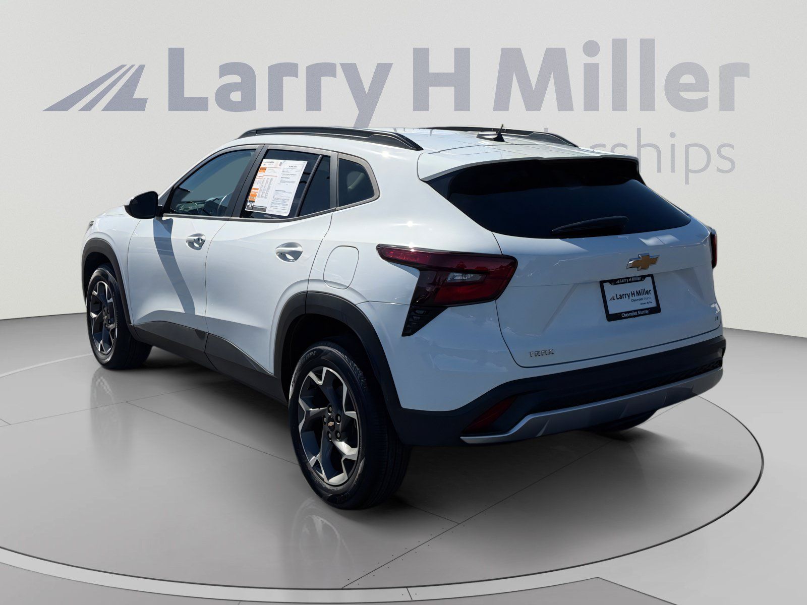 Used 2024 Chevrolet Trax LT w/ Driver Confidence Package FWD image 3