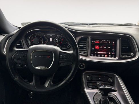 Used 2016 Dodge Challenger SXT RWD image 2