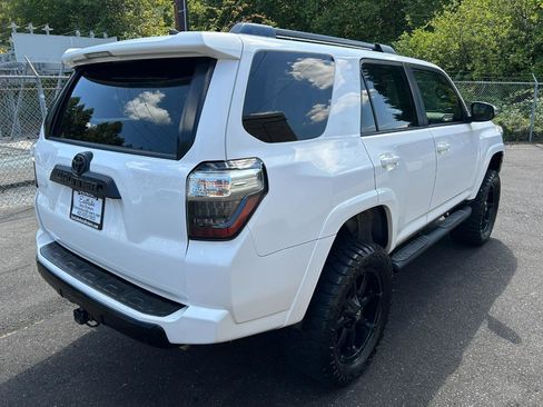 Used 2017 Toyota 4Runner TRD Off-Road Premium image 5