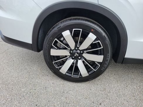 New 2026 Mitsubishi Outlander SE image 7