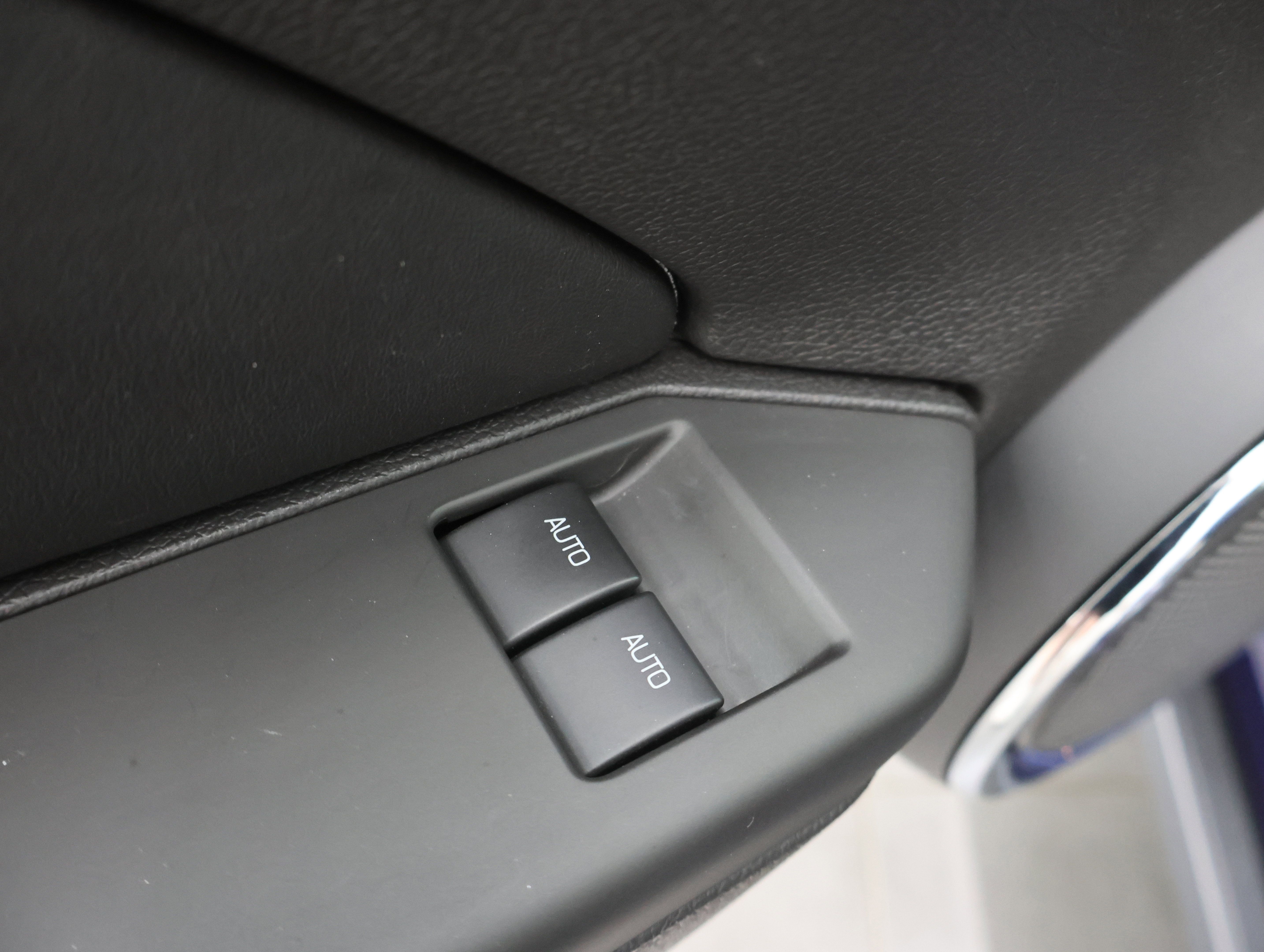 Used 2010 Ford Mustang GT RWD image 35