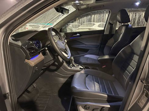 Used 2023 Volkswagen Taos SEL image 19