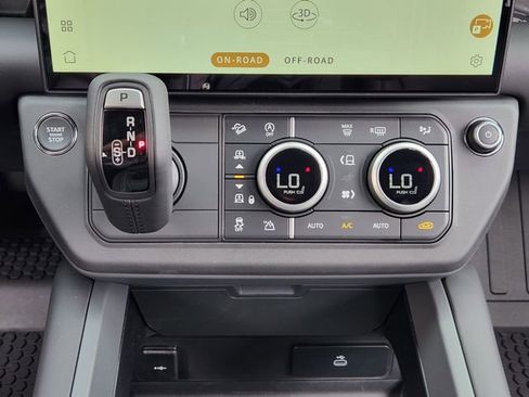 New 2026 Land Rover Defender 130 X-Dynamic SE AWD/4WD image 13