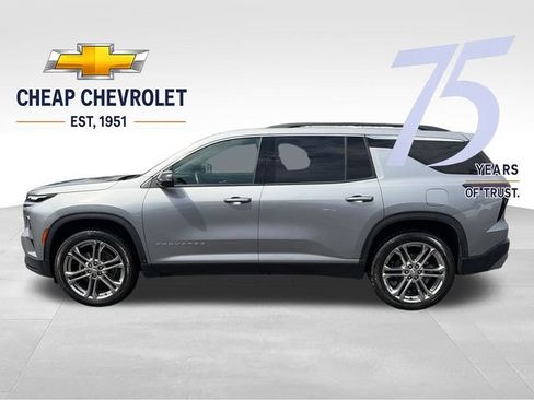 Used 2025 Chevrolet Traverse LT w/ Enhanced Driving Package AWD/4WD image 2