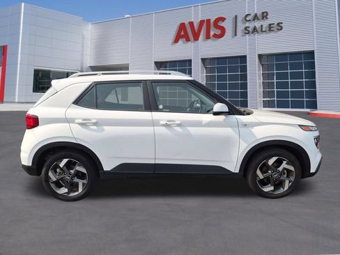 Used 2025 Hyundai Venue SEL FWD image 5