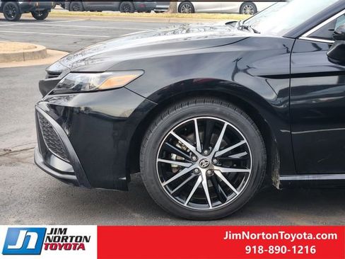 Used 2024 Toyota Camry SE w/ Cold Weather Package image 9