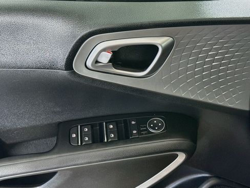 Used 2020 Kia Soul LX FWD image 23