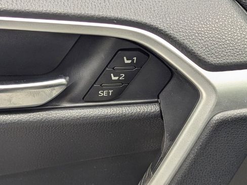 Used 2022 Toyota RAV4 XLE Premium image 20