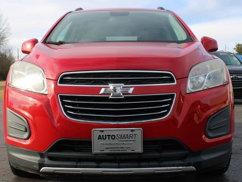 Used 2015 Chevrolet Trax LT w/ LT Sun and Sound Package image 2