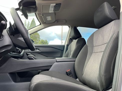 Used 2025 Nissan Rogue SV image 29