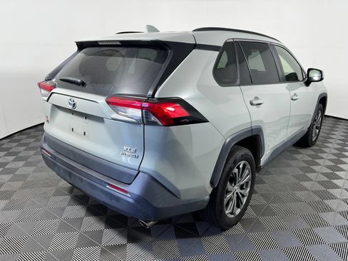 Used 2022 Toyota RAV4 XLE Premium AWD/4WD image 5