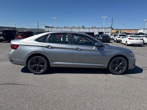 Used 2024 Volkswagen Jetta SE w/ Panoramic Sunroof Package FWD image 4