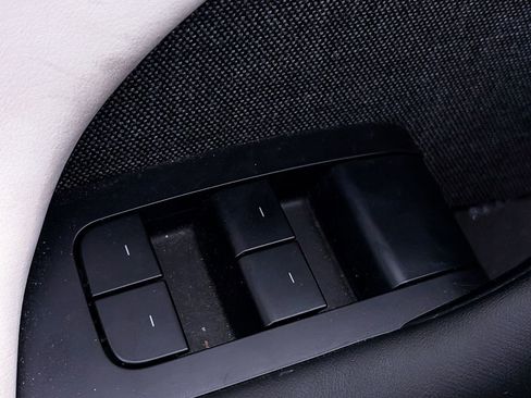 Used 2023 Tesla Model X Plaid image 18