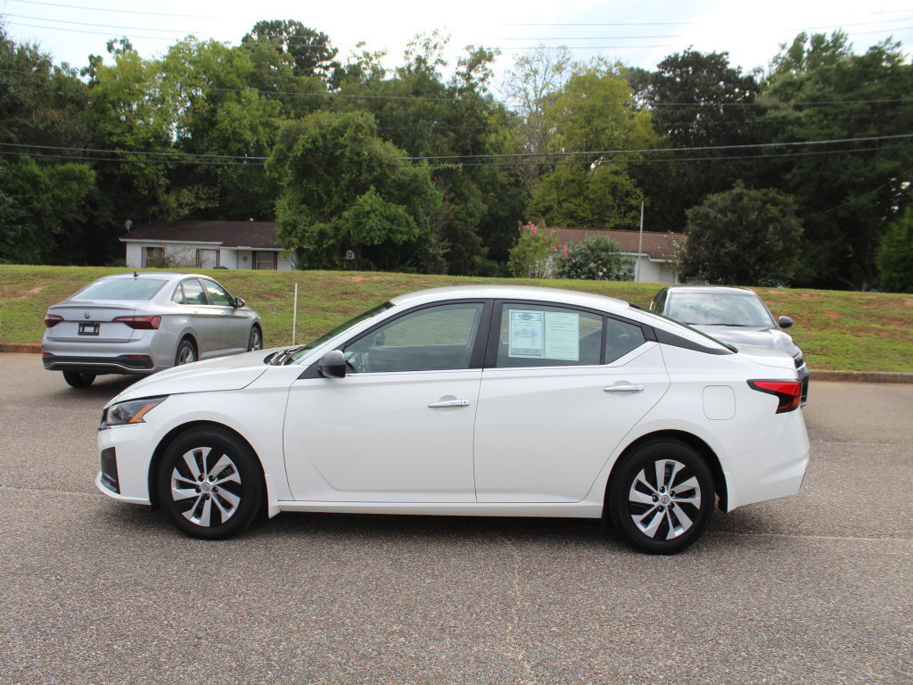 Used 2024 Nissan Altima 2.5 S FWD image 8