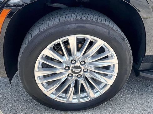 Used 2025 Cadillac Escalade ESV Premium Luxury AWD/4WD image 11