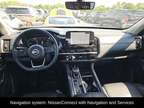 Used 2025 Nissan Pathfinder SL w/ SL Premium Package FWD image 5