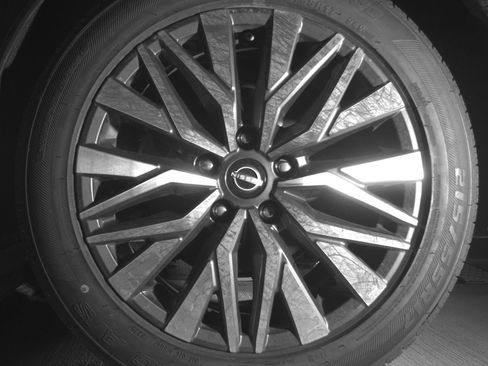 Used 2025 Nissan Altima 2.5 SV FWD image 14