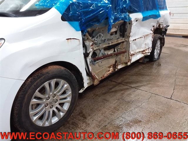 Used 2012 Toyota Sienna XLE w/ Entertainment Pkg FWD image 16