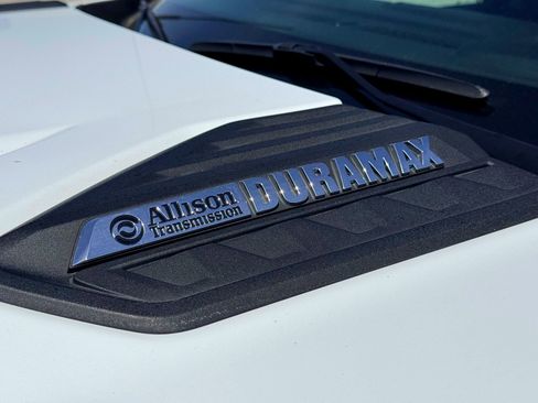 Used 2024 Chevrolet Silverado 3500 LT image 3