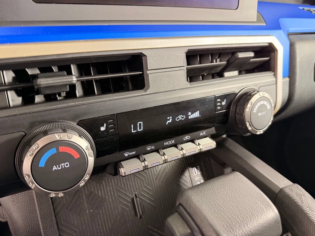 Certified 2025 Toyota Tacoma TRD Off-Road AWD/4WD image 27