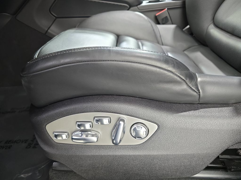 Certified 2026 Porsche Macan AWD/4WD image 23