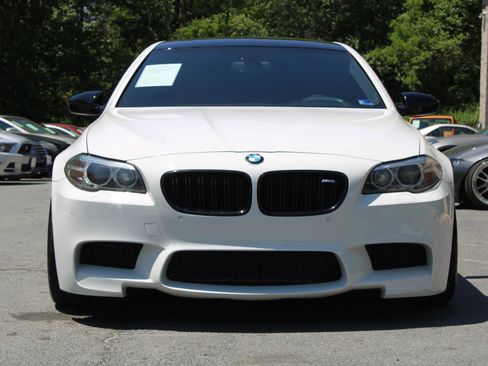 Used 2016 BMW M5 RWD image 2