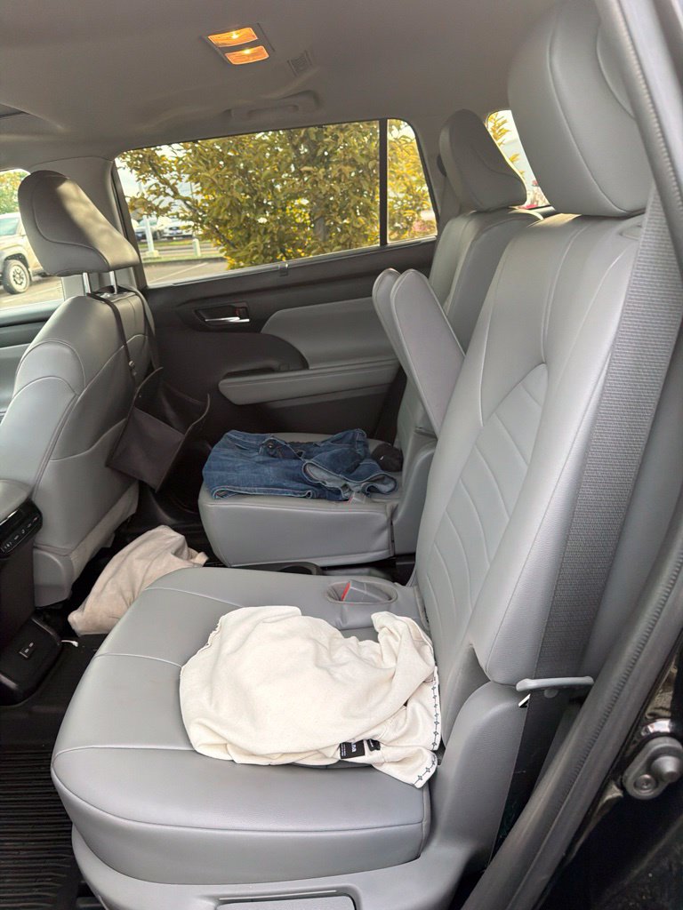 Used 2022 Toyota Highlander XLE AWD/4WD image 10