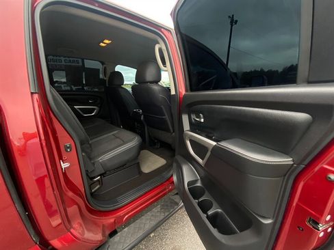 Used 2019 Nissan Titan PRO-4X image 17