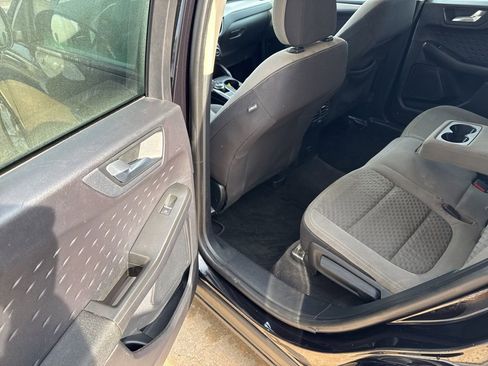 Used 2020 Ford Escape SE image 14