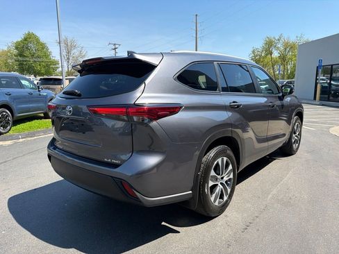 Used 2023 Toyota Highlander XLE AWD/4WD image 8
