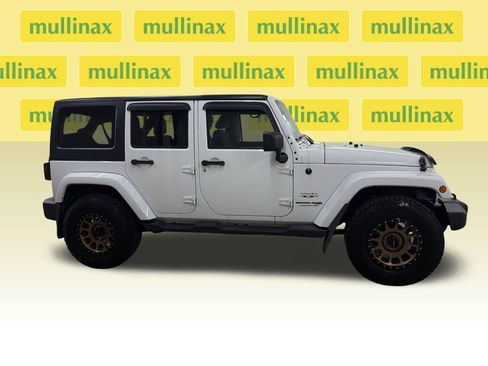 Used 2018 Jeep Wrangler Unlimited Sahara w/ Connectivity Group AWD/4WD image 2