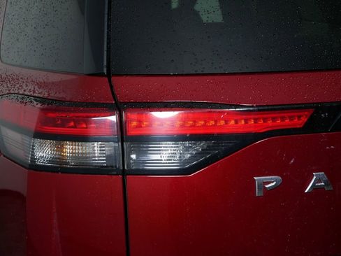 Used 2023 Nissan Pathfinder SL image 12