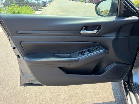 Used 2024 Nissan Altima 2.5 SV FWD image 23