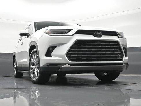 Used 2024 Toyota Grand Highlander AWD Hybrid image 30