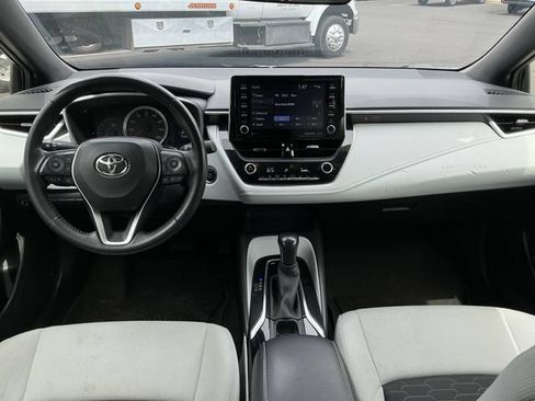 Used 2021 Toyota Corolla SE w/ SE Preferred Package FWD image 21